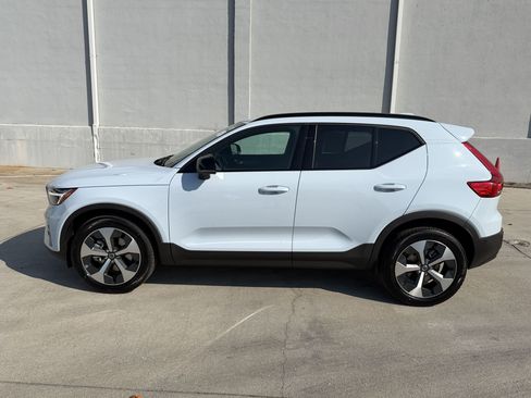 Used 2026 Volvo XC40 B5 Plus w/ Protection Package Premier AWD/4WD image 2