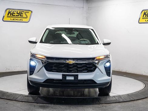 Used 2024 Chevrolet Trax LS w/ LS Convenience Package FWD image 6