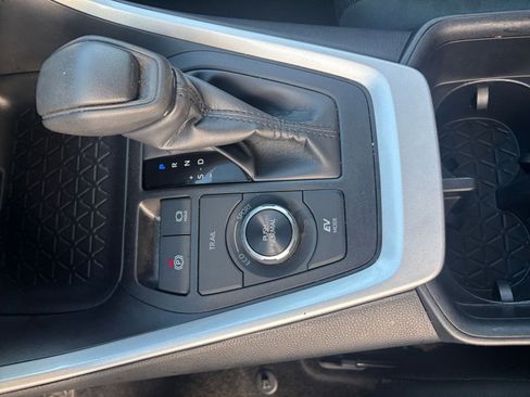 Used 2025 Toyota RAV4 LE image 39