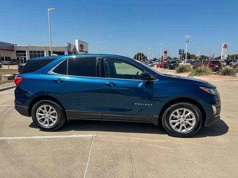 Used 2020 Chevrolet Equinox LT FWD image 2