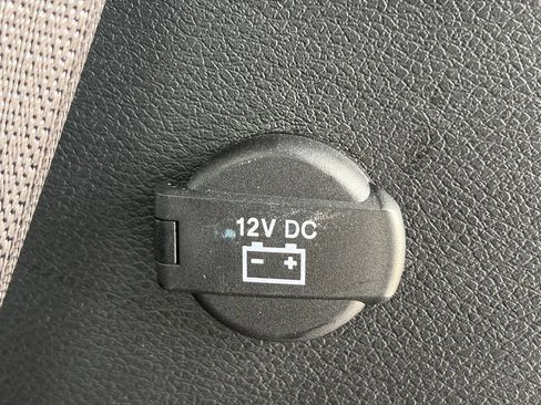 Used 2025 Chrysler Pacifica Select FWD image 12