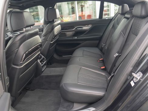 Used 2018 BMW 750i image 34