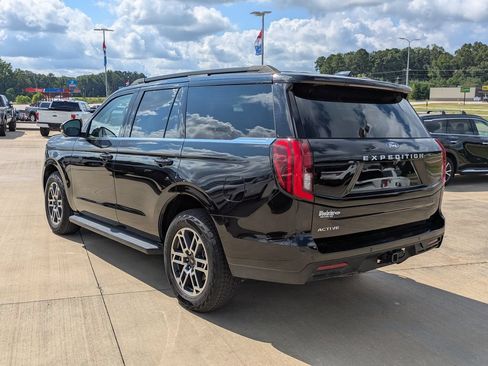 Used 2025 Ford Expedition Active AWD/4WD image 6