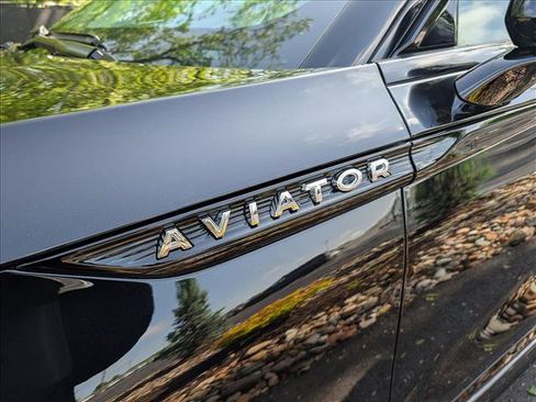 Used 2023 Lincoln Aviator Reserve w/ Equipment Group 201A AWD/4WD image 10