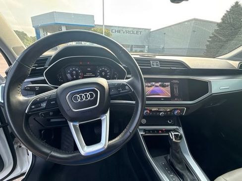 Used 2020 Audi Q3 2.0T Premium w/ Convenience Package AWD/4WD image 23