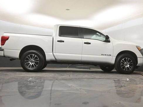 Used 2024 Nissan Titan SV AWD/4WD image 16