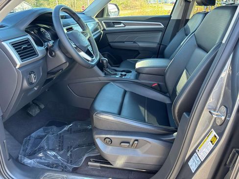 Used 2021 Volkswagen Atlas SE w/ Panoramic Sunroof Package image 12