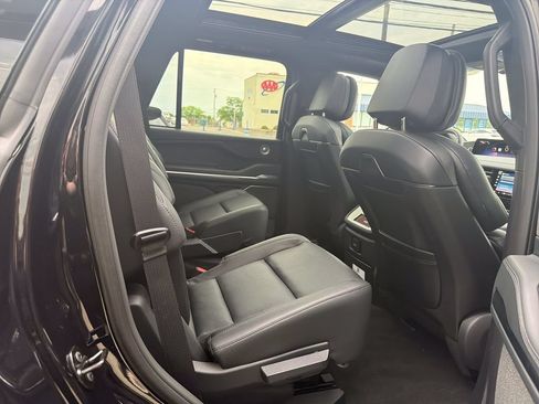 New 2026 Lincoln Navigator Reserve AWD/4WD image 8