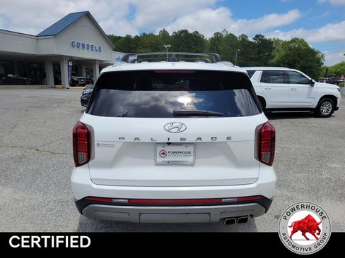 Used 2023 Hyundai Palisade SEL w/ Premium Package FWD image 4