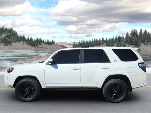 Used 2024 Toyota 4Runner SR5 image 3