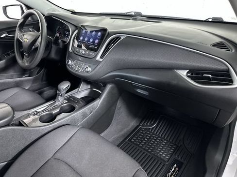Used 2025 Chevrolet Malibu LT FWD image 30