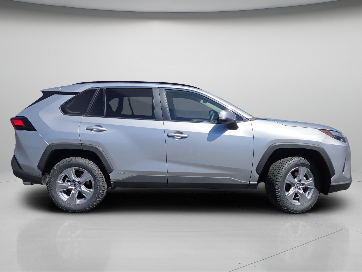 Used 2025 Toyota RAV4 XLE AWD/4WD image 24