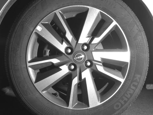 Used 2025 Nissan Versa SV image 12