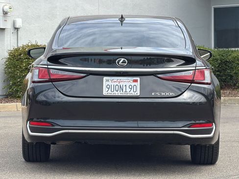 Used 2025 Lexus ES 300h w/ Premium Package FWD image 8