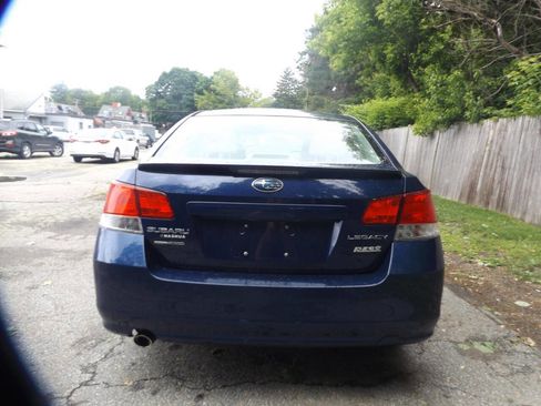 Used 2011 Subaru Legacy 2.5i Premium AWD/4WD image 4