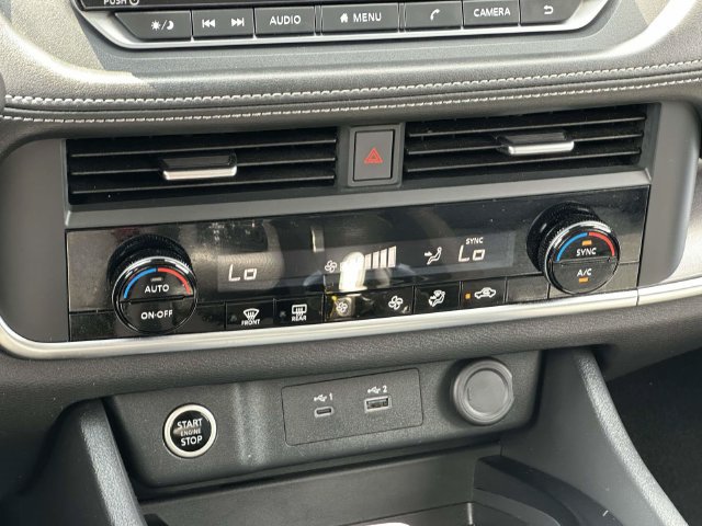 Used 2023 Nissan Rogue SV AWD/4WD image 19
