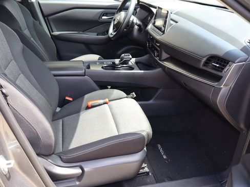 Used 2024 Nissan Rogue SV FWD image 16