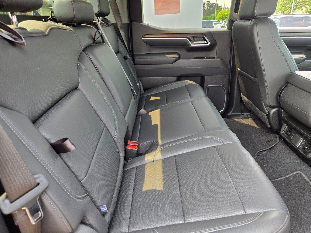 Certified 2025 GMC Sierra 1500 SLT AWD/4WD image 11