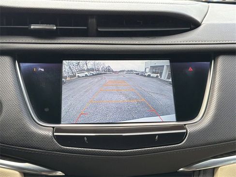 Used 2017 Cadillac XT5 FWD image 6