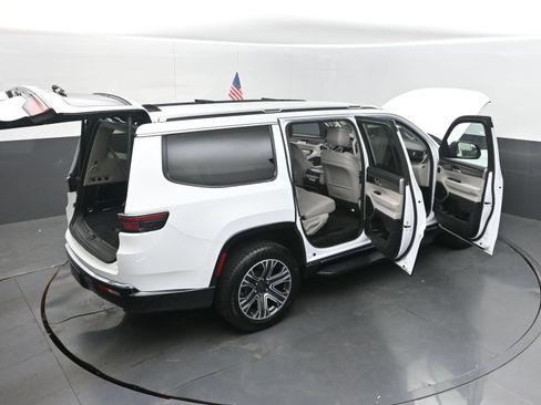 Used 2024 Jeep Wagoneer Series II w/ Flexible Seating Group RWD image 45