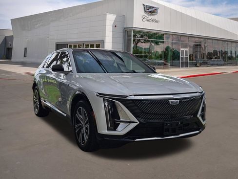 Used 2024 Cadillac Lyriq Luxury RWD image 3