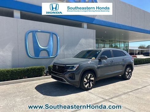 Used 2024 Volkswagen Atlas Cross Sport SE AWD/4WD image 1