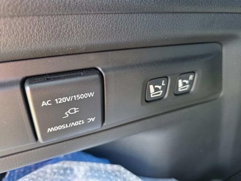 Certified 2025 MAZDA CX-70 Plug-In Hybrid w/ Premium Plus AWD/4WD image 9