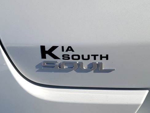 Used 2023 Kia Soul S image 7