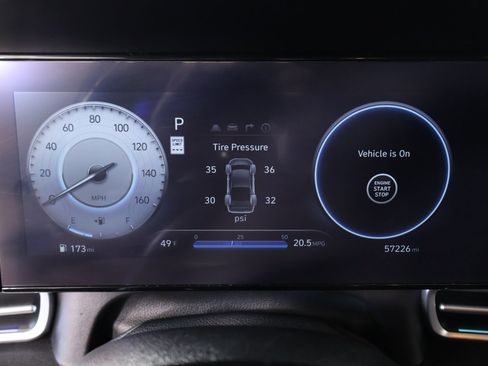 Used 2024 Hyundai Elantra Limited image 4