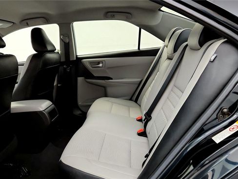 Certified 2017 Toyota Camry SE image 32