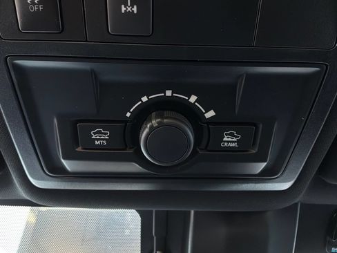 Used 2018 Toyota Tacoma TRD Off-Road AWD/4WD image 21
