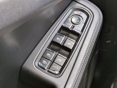 Used 2020 Porsche Macan Turbo image 23