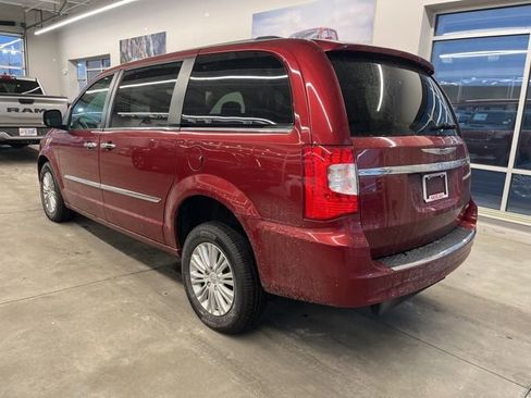 Used 2014 Chrysler Town & Country Limited w/ Luxury Group image 6