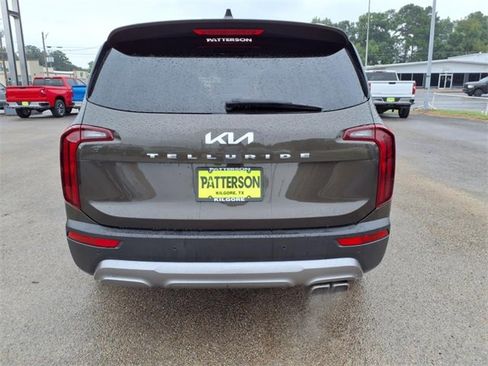 Used 2022 Kia Telluride S image 3