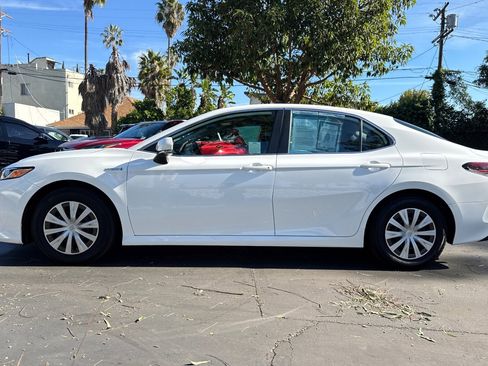 Used 2021 Toyota Camry LE image 7