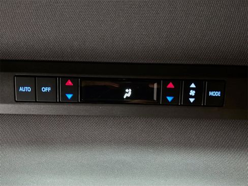 Used 2024 Toyota Sienna XLE image 23