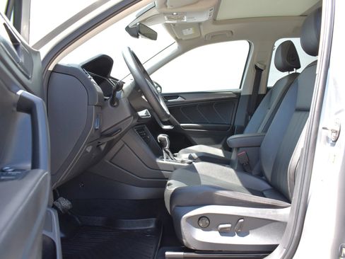 Used 2022 Volkswagen Tiguan SE AWD/4WD image 9