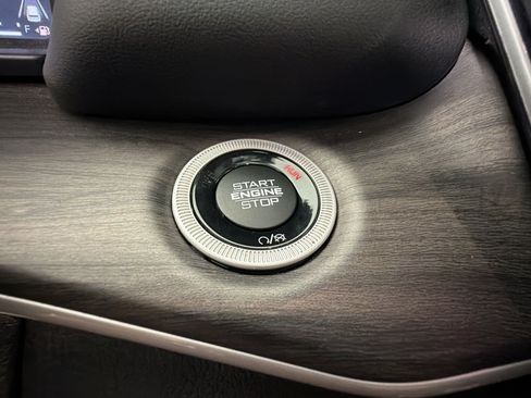 Used 2023 Jeep Grand Cherokee 4WD 4xe w/ Luxury Tech Group II image 18