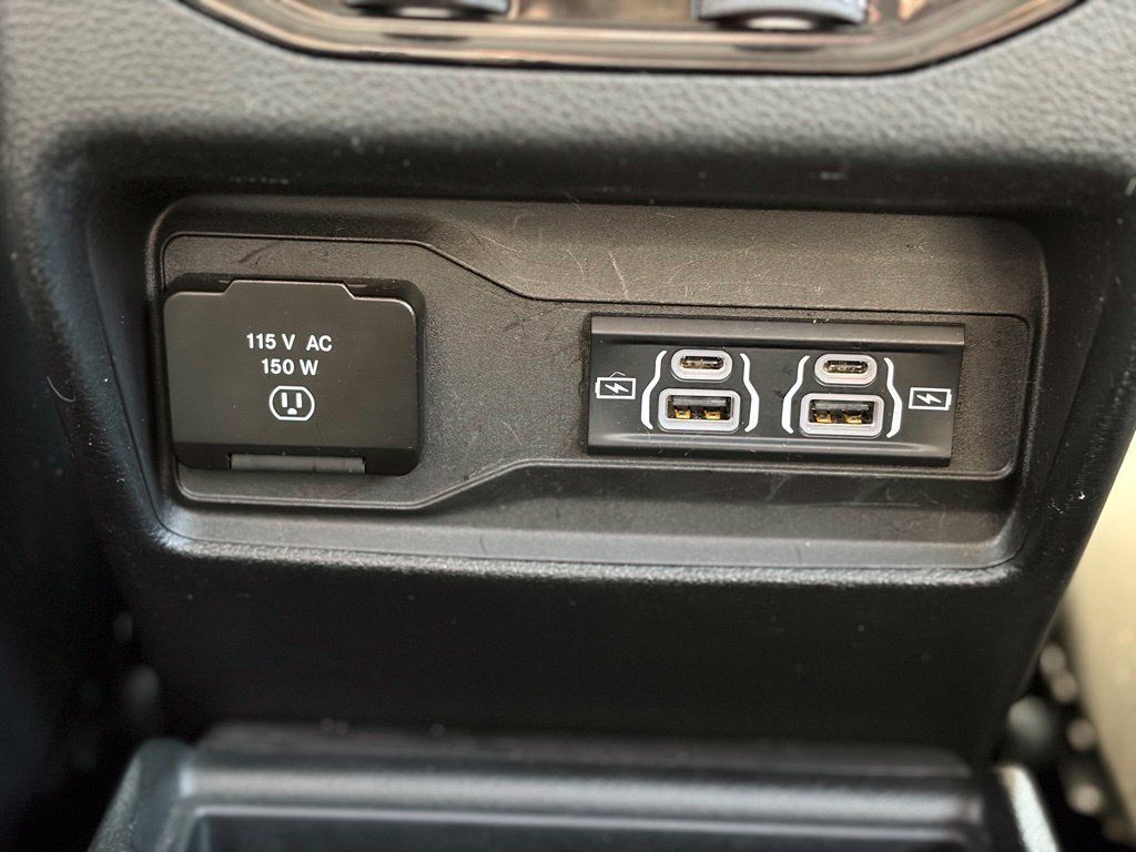 Used 2024 Jeep Grand Cherokee L Limited AWD/4WD image 18