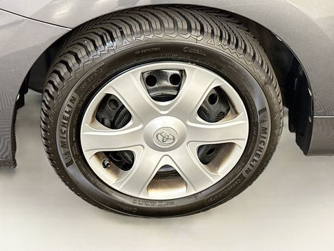Used 2010 Toyota Matrix FWD image 32