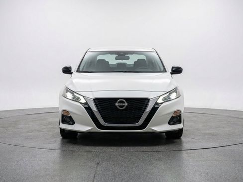 Used 2025 Nissan Altima 2.5 SV FWD image 2