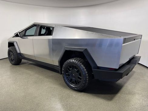 Used 2024 Tesla Cybertruck AWD Crew Cab image 5