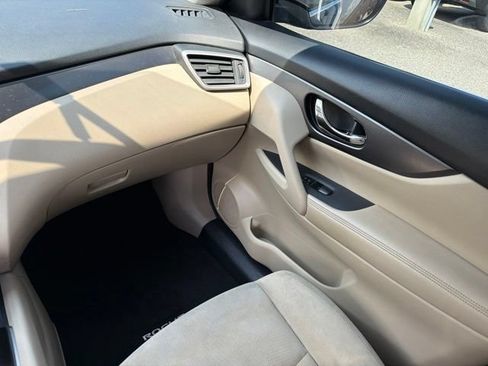 Used 2016 Nissan Rogue S FWD image 19