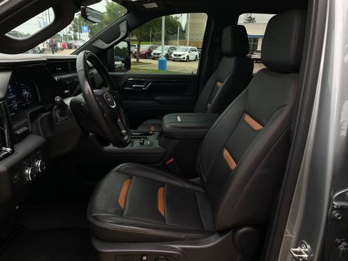 Used 2024 GMC Sierra 2500 AT4 w/ AT4 Premium Plus Package AWD/4WD image 12