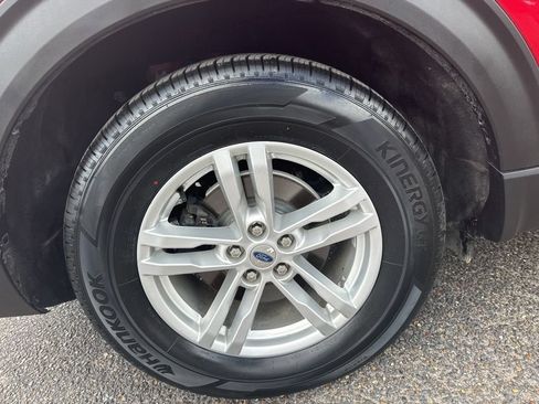 Used 2020 Ford Explorer XLT w/ Equipment Group 202A RWD image 10