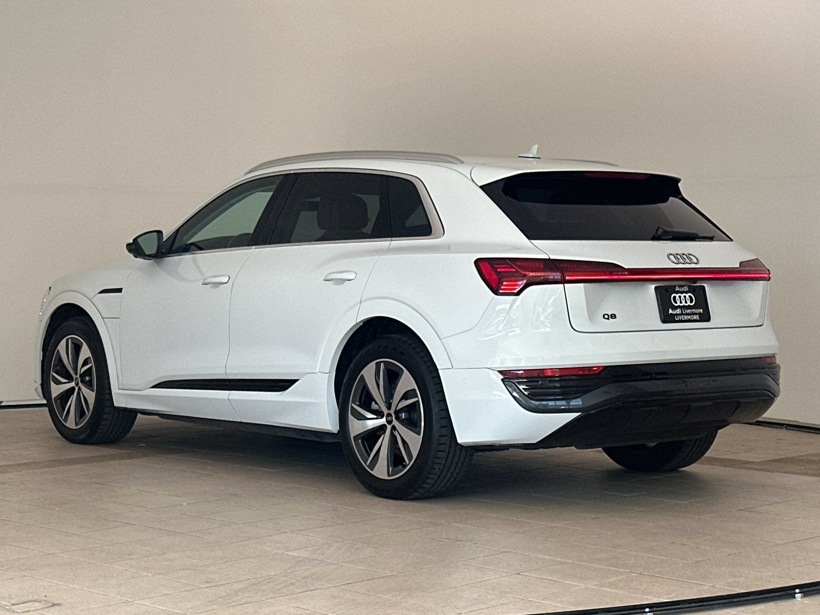 Used 2024 Audi Q8 e-tron Premium Plus w/ Premium Plus Package AWD/4WD image 4