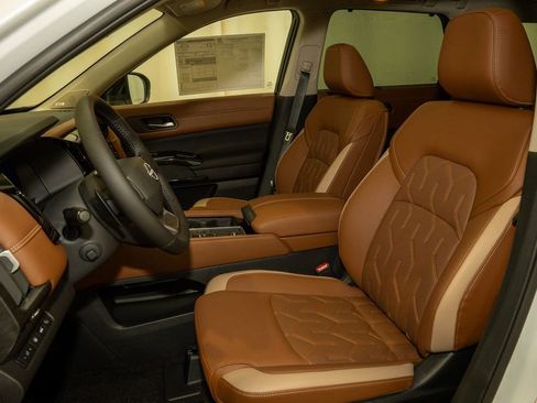 New 2026 Nissan Pathfinder Platinum image 15