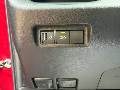 Used 2022 Toyota RAV4 XLE AWD/4WD image 18