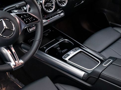 Used 2025 Mercedes-Benz GLA 250 4MATIC w/ Exclusive Package image 14