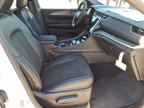 New 2025 Jeep Grand Cherokee L Altitude AWD/4WD image 7